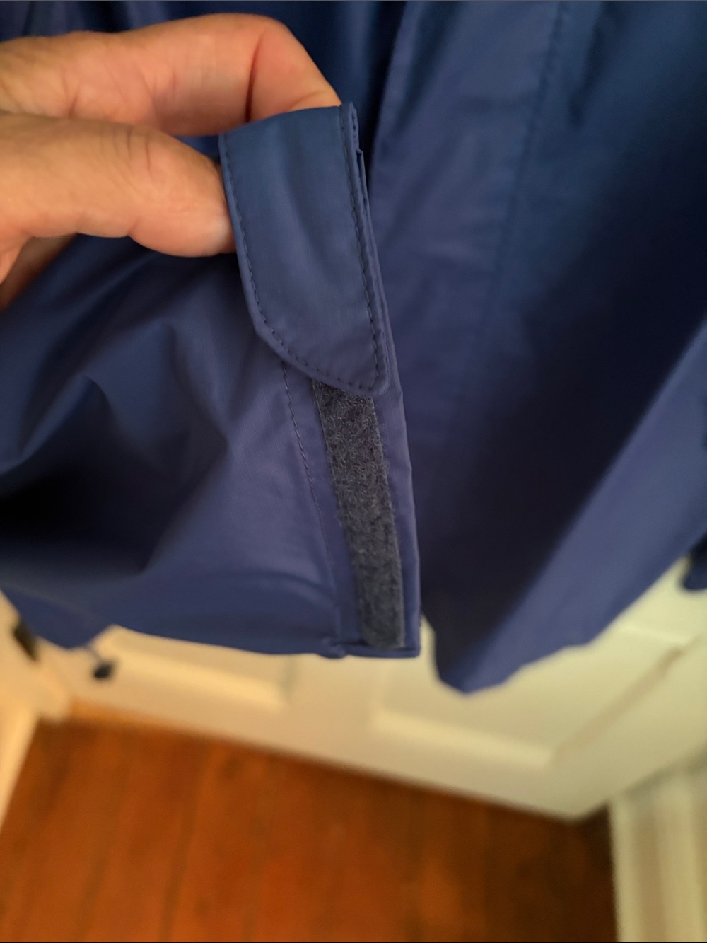 Helly Hansen Blue Hooded Men’s Waterproof Rain Jacket with White Lining, XL - Picture 5 of 6
